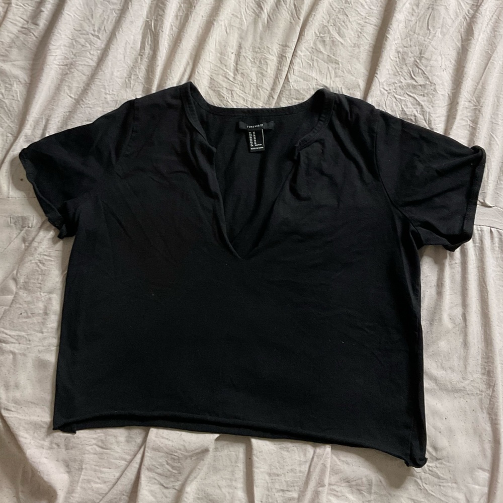 Black Raw Cut V-Neck Crop Top | Forever 21